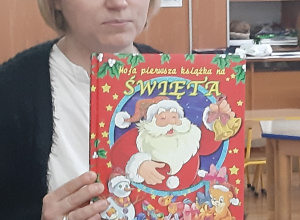 „Moja pierwsza książka na święta”-lekcja biblioteczna w "Smykach"